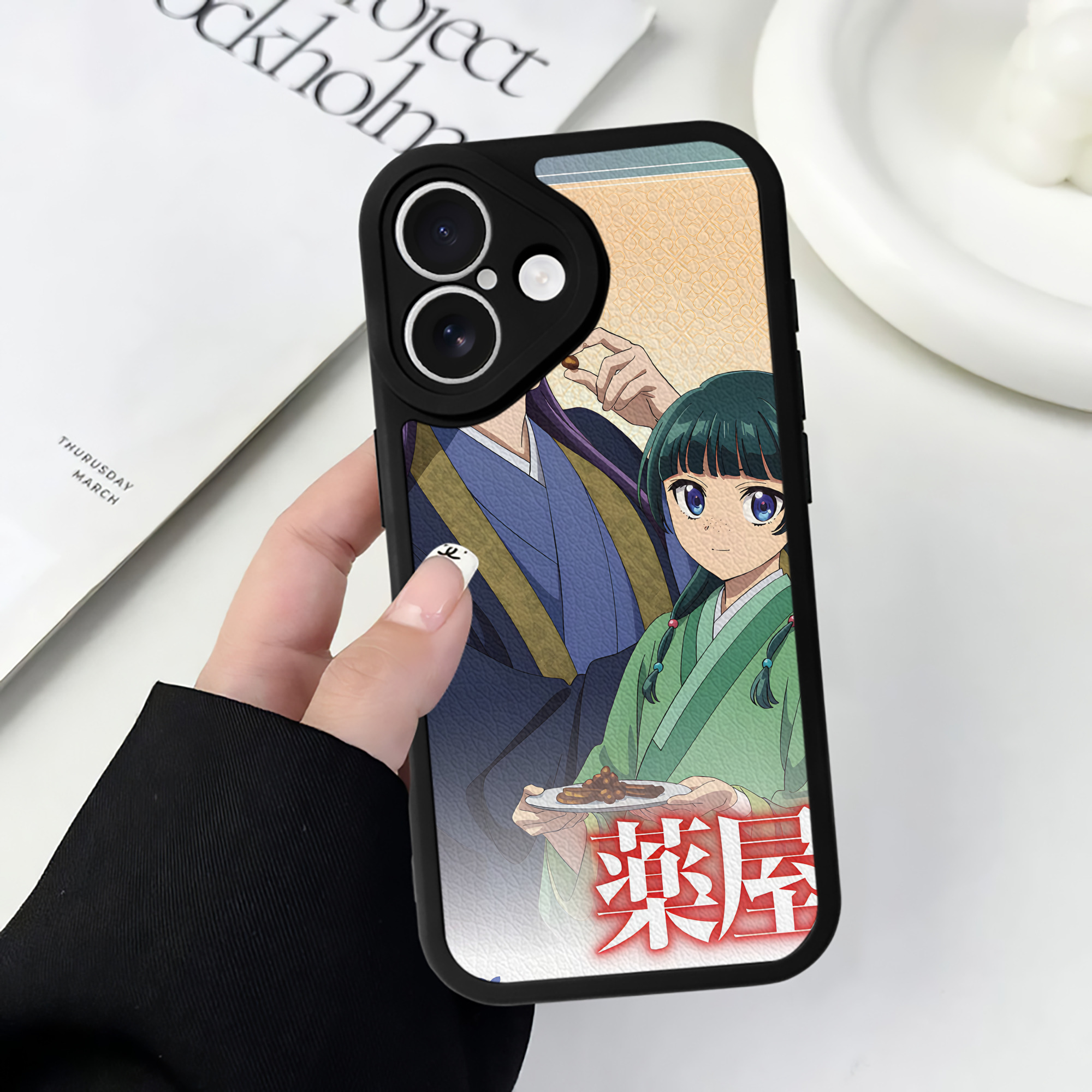 （画像用） 薬屋のひとりごと The Apothecary Diaries 【iPhone 16シリーズ対応】シリコンスマホケース（レザー調） 材質：シリコン